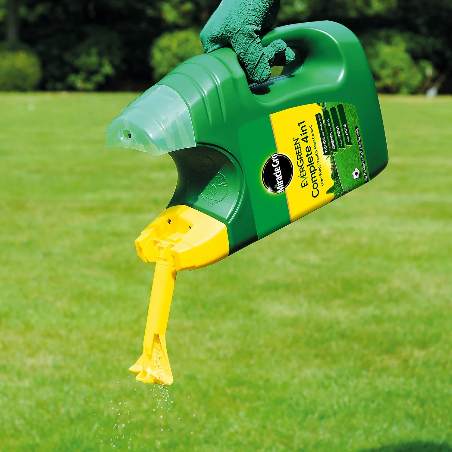 Miracle-Gro EverGreen Complete 4-in-1 Lawn Food, Weed & Moss Killer Spreader - 80m2 5 Miracle-Gro EverGreen Complete 4-in-1 Lawn Food, Weed & Moss Killer Spreader - 80m2 - Image 3