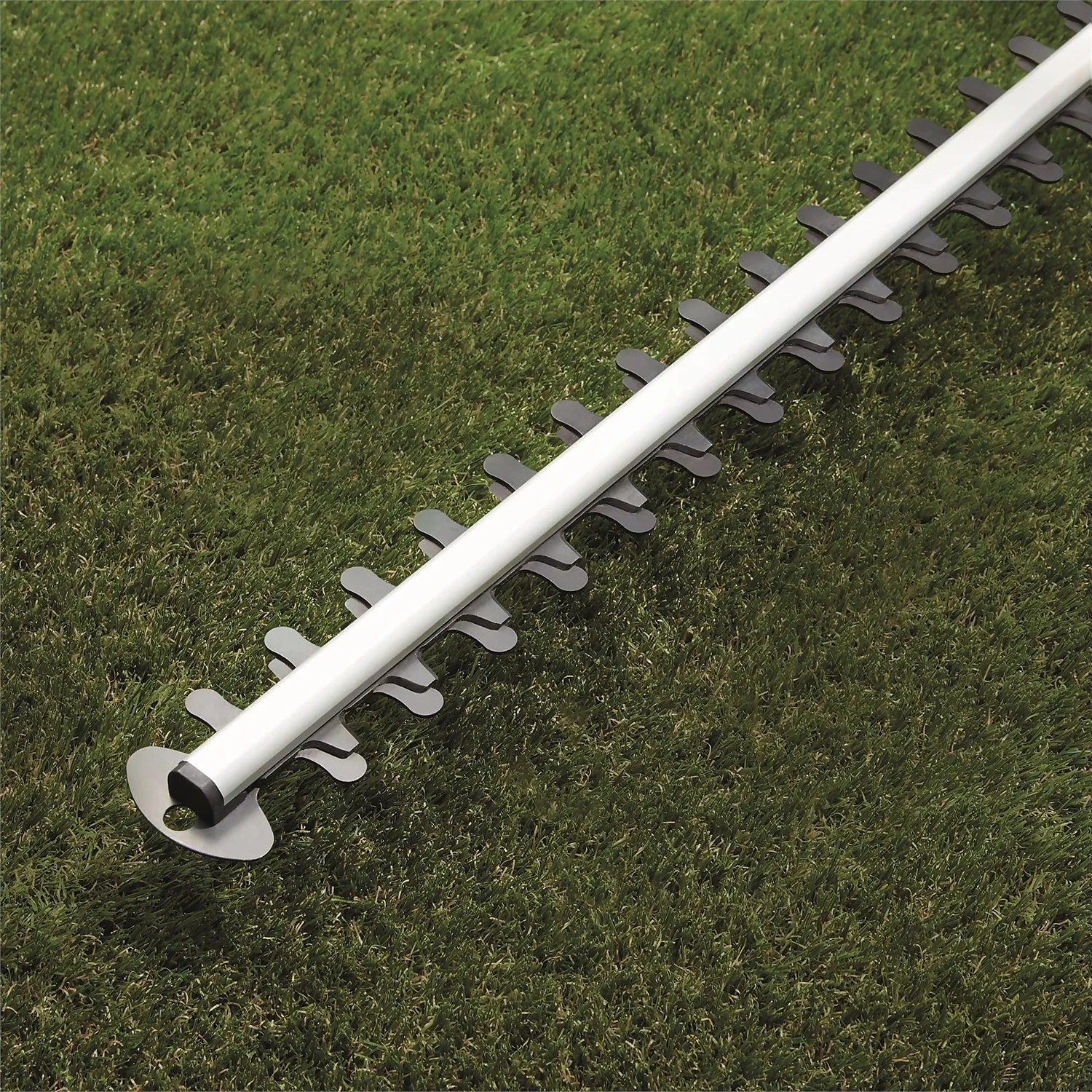 Powerbase 710W Electric Hedge Trimmer - 66cm 7 Powerbase 710W Electric Hedge Trimmer - 66cm - Image 5