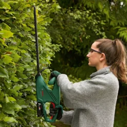 Bosch EasyHedgeCut 18-45 Hedge Trimmer 17 Bosch EasyHedgeCut 18-45 Hedge Trimmer -Garden Outdoor Equipment Store 13496928 3844961768831319