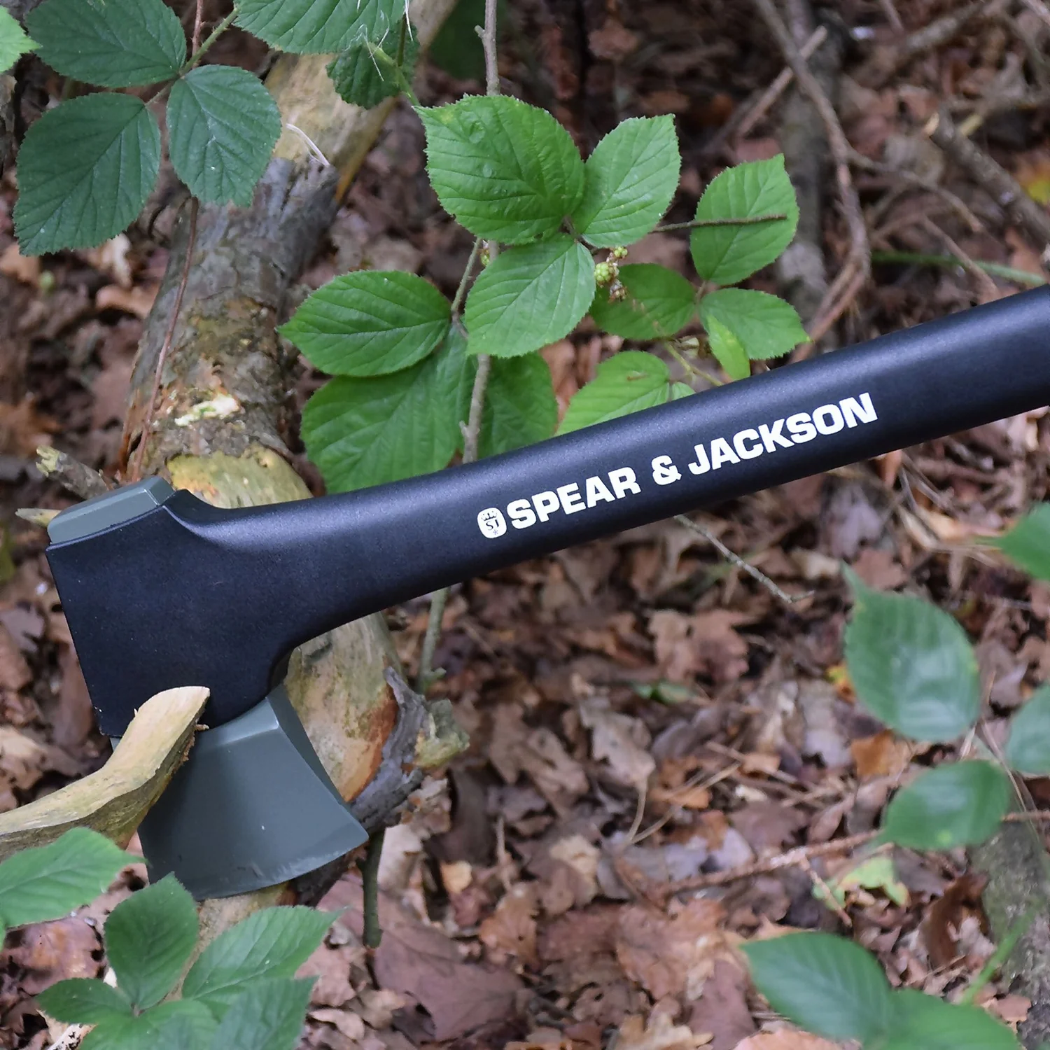 Spear & Jackson Fibreglass Axe - 1kg 4 Spear & Jackson Fibreglass Axe - 1kg - Image 2