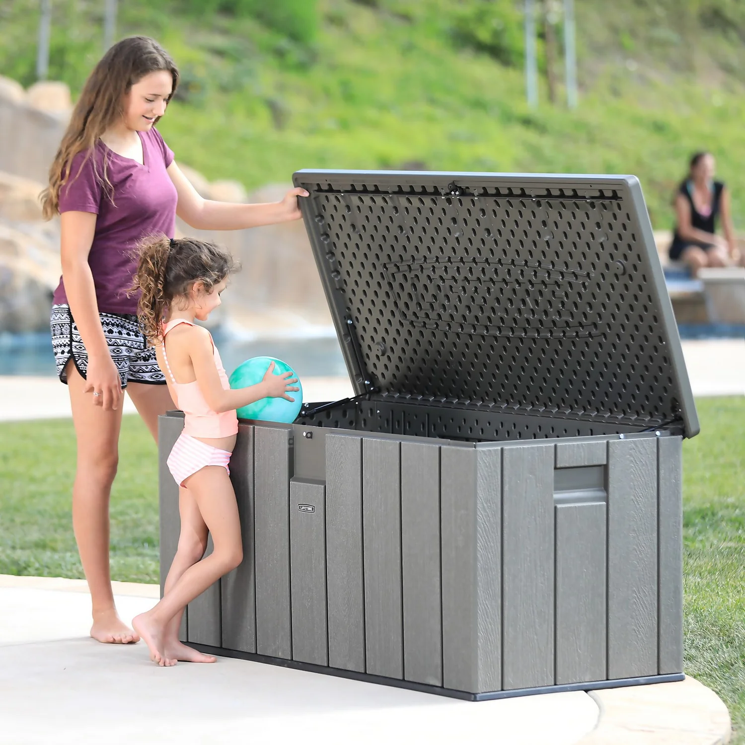 LIFETIME 568L Outdoor Storage Deck Box - Rough-Cut Brown 4 LIFETIME 568L Outdoor Storage Deck Box - Rough-Cut Brown - Image 2